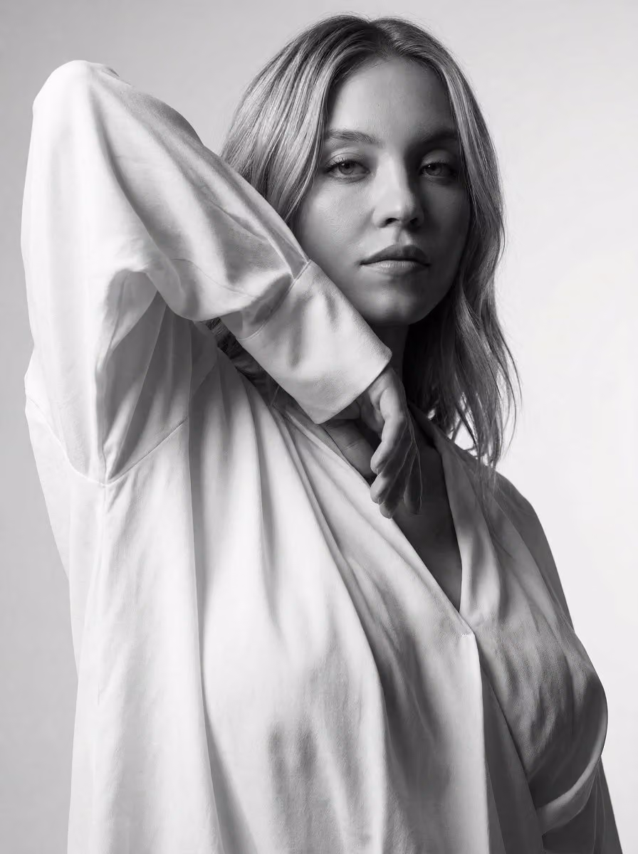 High-Fashion Editorial Portrait: Monochrome Studio