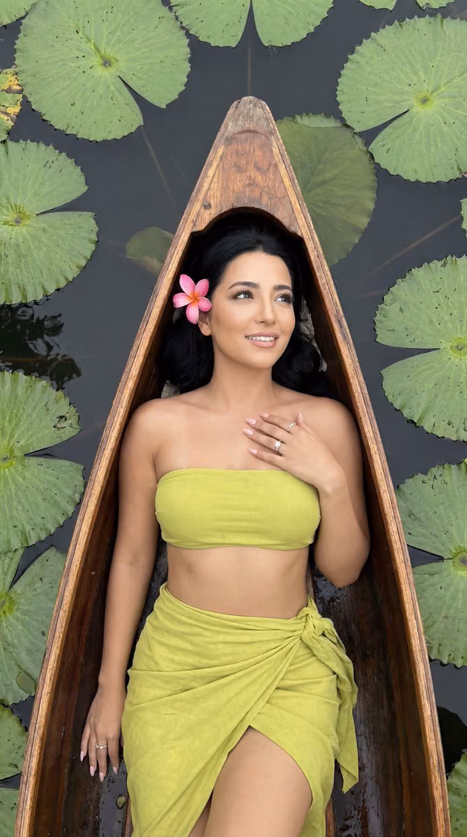 Top-down Fashion on Lily Pad Boat