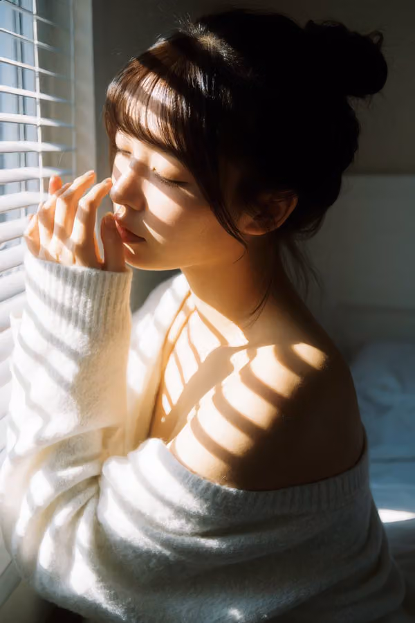 Ultra-Realistic Indoor Portrait Photography