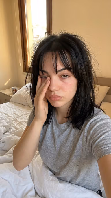 Morning selfie, sleepy bare-faced look